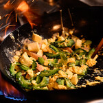 てぃだの花 - 当店こだわり「ゴーヤチャンプルー」調理工程