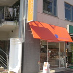 ムシパン研究家　渡辺祐介の店　ミスタームシパン雪谷 - オレンジのテントが目印