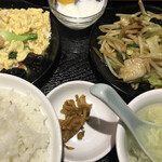 Gyouza Shuka Asahi - １０月２８日日替わり定食（木耳卵海老炒め、野菜炒め）