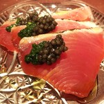 イル アオヤマ - ●スジガツオ、炭焼き、キャビア