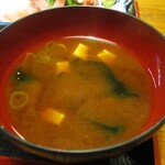 天ぷら・居酒屋 泉秀 - 赤だし。　　　　　2020.10.28