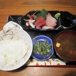 天ぷら・居酒屋 泉秀 - 刺身定食（梅）1,000円（税別）。　　　　　2020.10.28