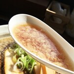 Ishizuya - 醤油味のスープに背脂の甘味。ちょっと醤油がクドイかな？