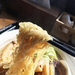 Ishizuya - 麺は中細ストレート麺。モチモチ感がある麺です。