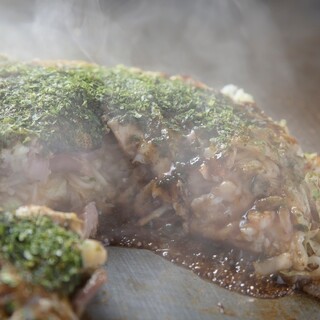 砂ずりとイカ天の入った「尾道焼き」