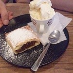 Jiyugaoka BAKE SHOP - アップル的なケーキ
