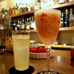 Bar OZ - 生のフルーツカクテルを丁寧に作ってくださいました。