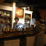 レインボー チェイサー - ハットを被っているマスター。