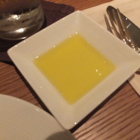 グランド キッチン - パンにつけるハーブの効いたオリーブオイル