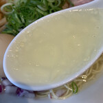 京都ラーメン 森井 - 塩 味玉ラーメン(細麺)¥850のスープ