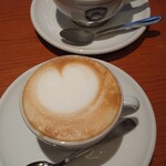 master-piece coffee - ①カフェラテ(¥560)②カプチーノ(¥530)