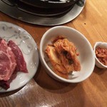 真ん中、キムチ315円とチャンジャ315円