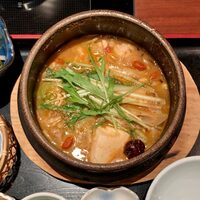 博多華味鳥 銀座4丁目店 - 博多薬膳鍋御膳 ¥1,500 の博多薬膳鍋