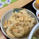 おかだうどん - 定食のかき揚げ♪
