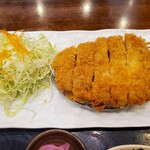 とんかつ 菊万 - 特上ロースのアップ