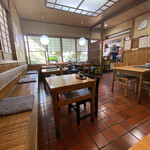 Kotesashi Sarashina - 店内テーブル席　席の間隔はゆとりがあります。