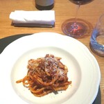 メログラーノ - 自家製トマトソースを使ったアマトリチャーナ。