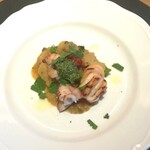 メログラーノ - ケッパーやオレガノ香るじゃがいも煮込みとヤリイカのソテーパセリのソース。パセリのソースがさわやかさや風味をプラスしていて、口どけるじゃがいもも香ばしいイカソテーも味わいが膨らんで楽しめました