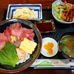 かくれ家 - ランチのマグロ丼(税込700円)