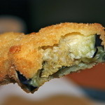 甲州串揚げ周山 - 6本目 ナスのカレー肉詰め 断面