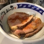 ラーメン 大 - K兄が頼んだ別皿のチャーシュー3枚で180円(2020.10.6)