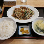 巣鴨餃子坊 - 肉野菜炒め定食