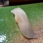 てっちゃん寿司 - ヒラメ。