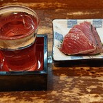 立飲み たきおか - 辛丹波  380円
      炙りカツオ 240円
      
      つい日本酒を頼んでしまった