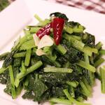 Stir-fried green vegetables with garlic