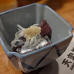 天史朗鮨 - お通し　平子の刺身（マイワシの子供）