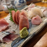 天史朗鮨 - お刺身盛り合わせ（しめ鯖、ハガツオ、マグロ、ヒラメの昆布締め、クロムツ、スルメイカ、本カワハギ、生タコ）