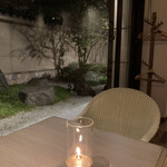 Ga-Denresutoran Shefuzu Terasu - 店内の中庭
