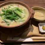 仁王門 うね乃 - 熟成肉と九条葱の白味噌仕立て鍋焼きうどん