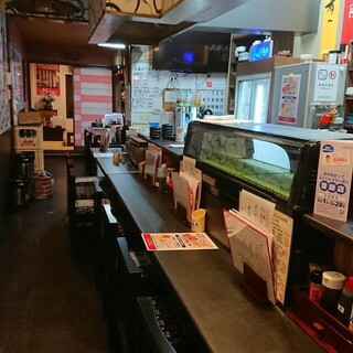 A popular Izakaya (Japanese-style bar) with a Showa era atmosphere. Good alcohol, good taste, and good atmosphere! !