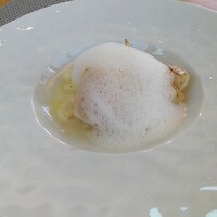 フィエルテ - 北海道の帆立の表面を焼いて半生⭐️に♡根セロリをベーコンで焼いてアサリの出汁とクリームのエスプーマ