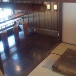 喫茶去かつて - 階段から一階席を望む・・座敷の他カウンター席もあり