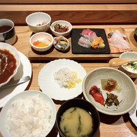 小野の離れ 博多本店 - 4種(茶碗蒸しとハッシュドビーフ、煮付け、刺身)