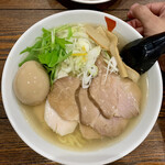 Ramen Nakazawa - 塩ラーメン 大盛り 豚チャーシュー 煮玉子トッピング