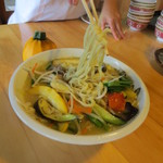 花の季 - おかみさんが麺上げを。。。（笑）