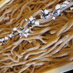 花の季 - 麺は地粉を使用したもっちりの太麺