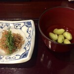 鳥田中 - 縮緬雑魚と丹波篠山の枝豆煮浸しを出してくれました　ありがたいです
