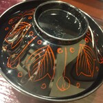 鳥田中 - 椀物が登場　蓋を開ける行為が好きです