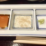 鳥田中 - 大蒜醤油 塩入胡麻油 山葵塩でいただきます