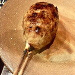鳥田中 - 焼鳥前半戦開始：鴨肉入りのつくねです