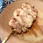 鳥田中 - 黒さつま鶏の内腿です　プリンプリンの弾力と旨味が溢れてきます