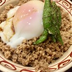 鳥田中 - 締めはそぼろ丼と鰹出汁醤油の鶏そばにしたんですが鶏そばの写真撮り忘れました