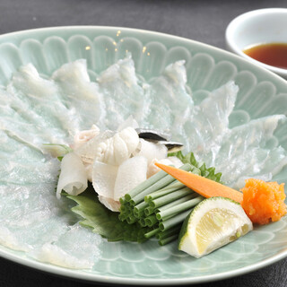 Enjoy seasonal flavors from dishes featuring Kyushu ingredients.