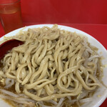 ラーメン二郎 - 天地返ししたら大量の麺が出てきたよ( ^ω^ )
