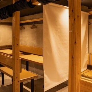 お洒落で落ち着いた空間♪半個室、喫煙席もご用意しております