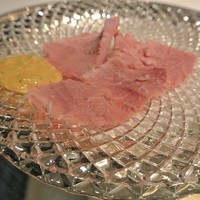 銀座 ハプスブルク・ファイルヒェン - 梅山豚の生ハム ウィーナーバイシンケン　カット後さらに寄りで